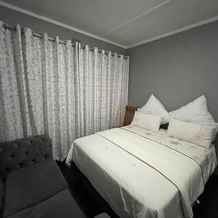 Travelers Standard Apartment Kempton Park Luaran gambar